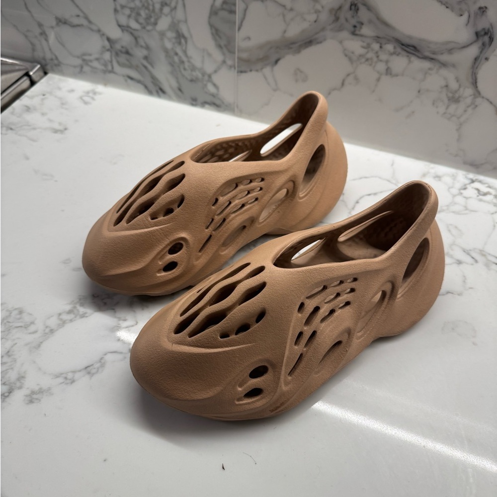 Yeezy foam runners size 6